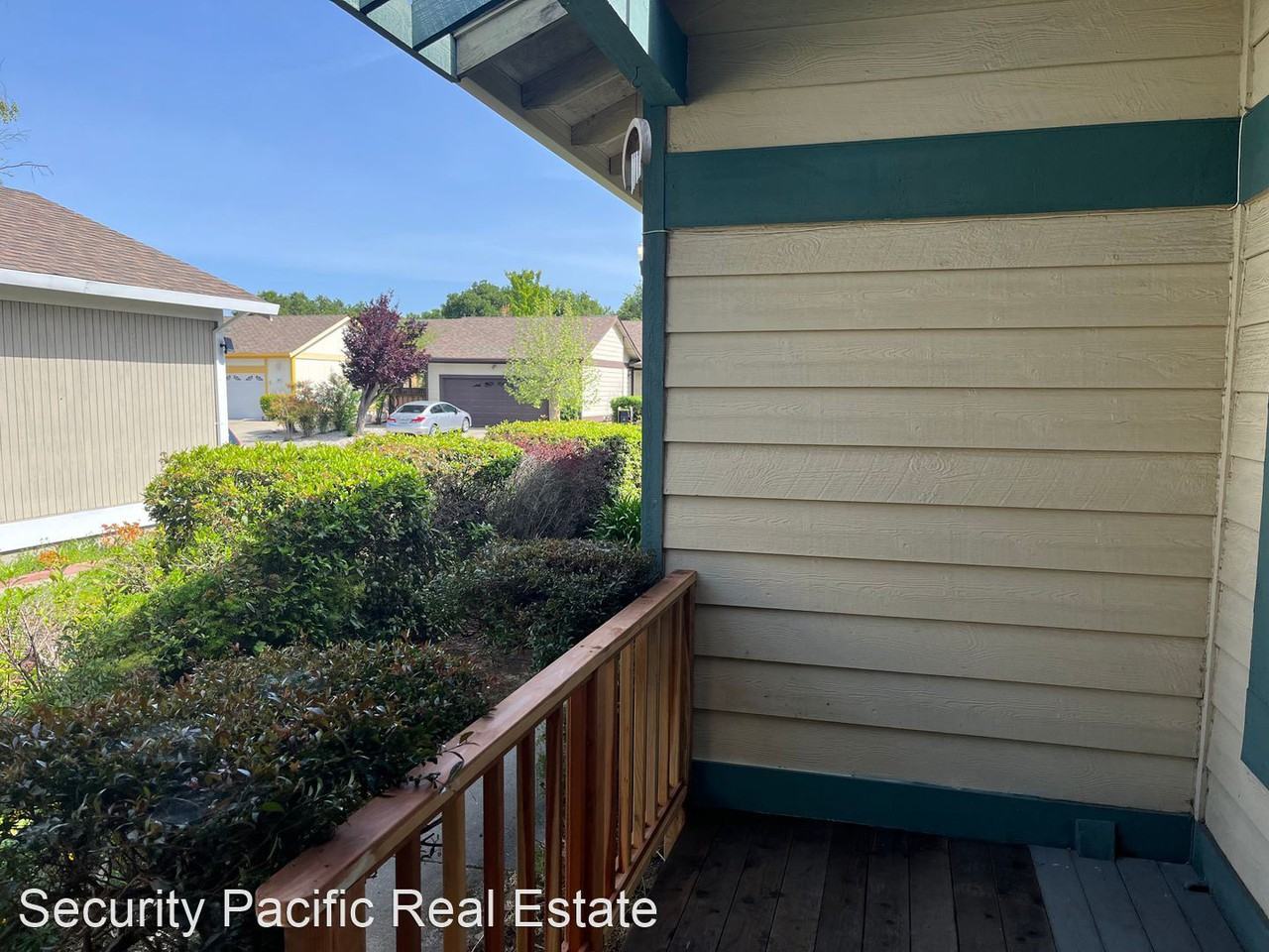 283 Brighton St - Photo 3 of 38