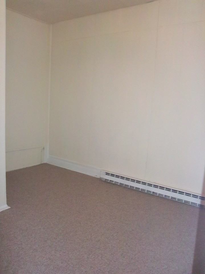 230 W King St - Photo 2 of 12