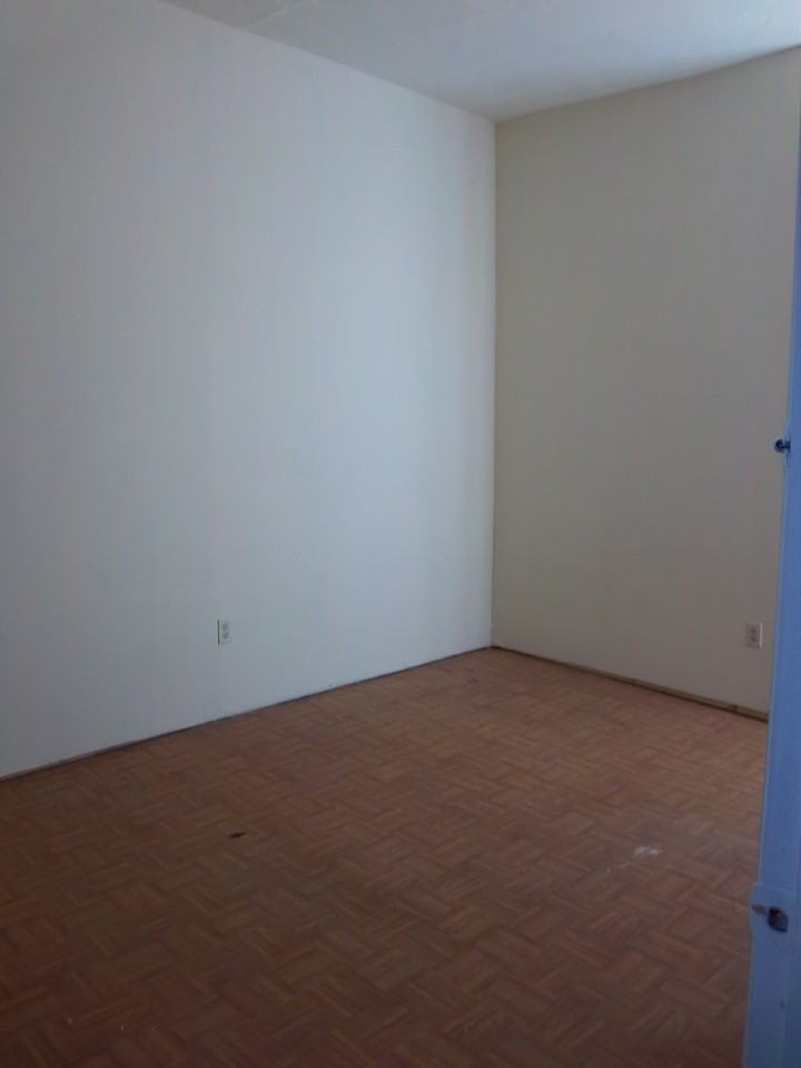 230 W King St - Photo 3 of 12