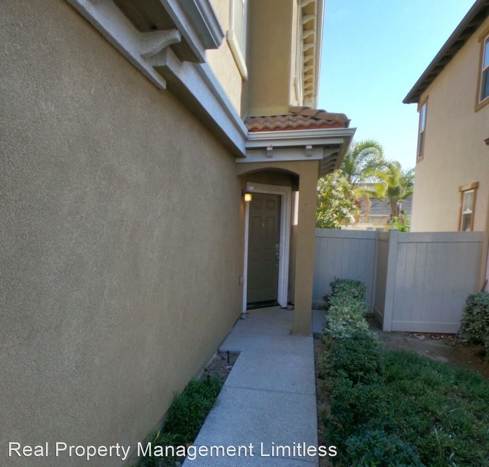 328 Field St - Photo 2 of 32