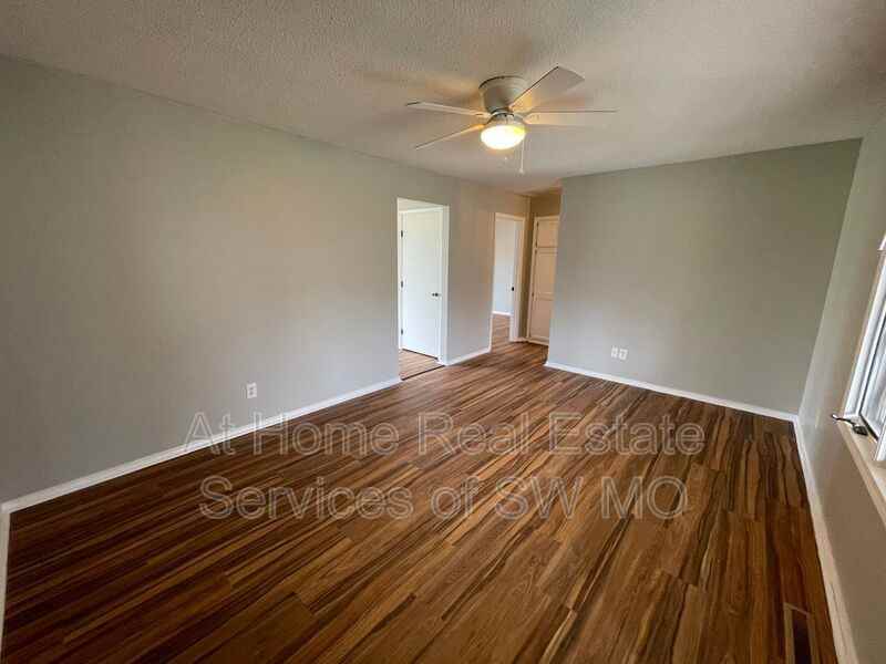 4813 S Glenn Ave - Photo 2 of 10