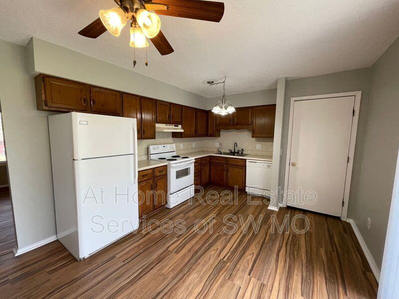 4813 S Glenn Ave - Photo 3 of 10