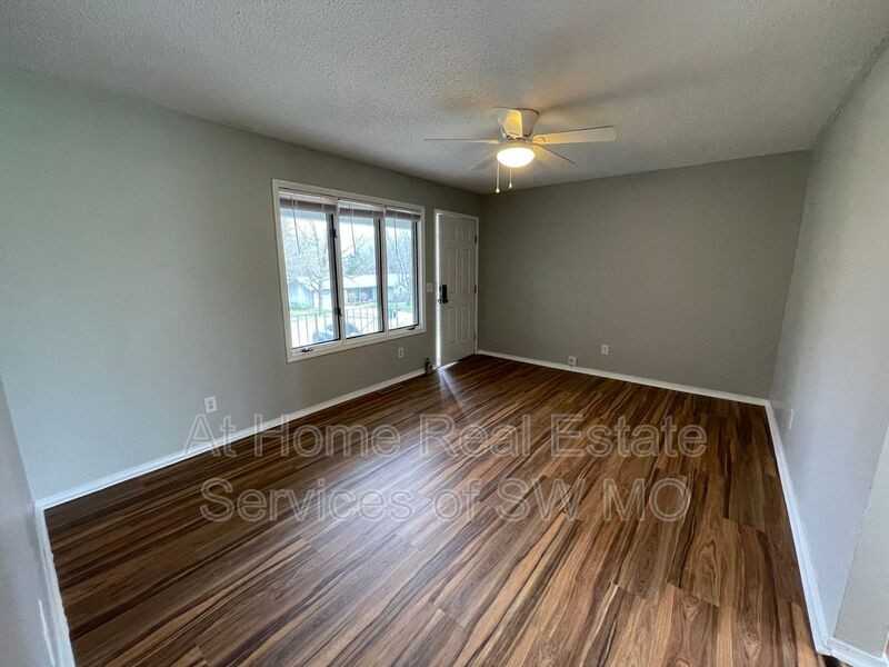 4813 S Glenn Ave - Photo 4 of 12