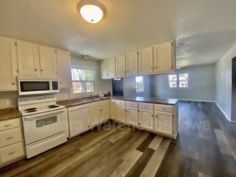 209 1st St - Photo 2 of 18