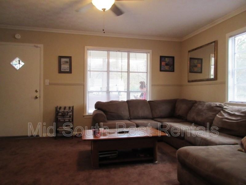 3373 Jewell Rd - Photo 2 of 7