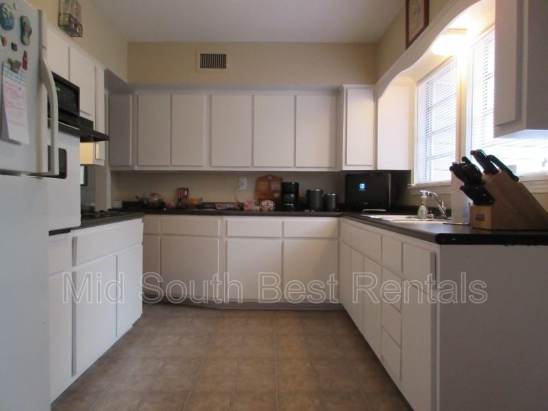 3373 Jewell Rd - Photo 3 of 7