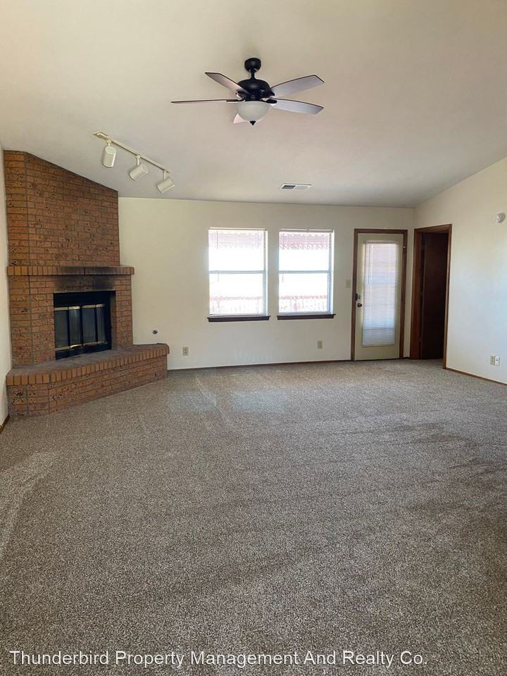 5215 Overlook Dr Ne - Photo 2 of 16