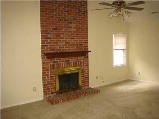 108 York Pl - Photo 2 of 8