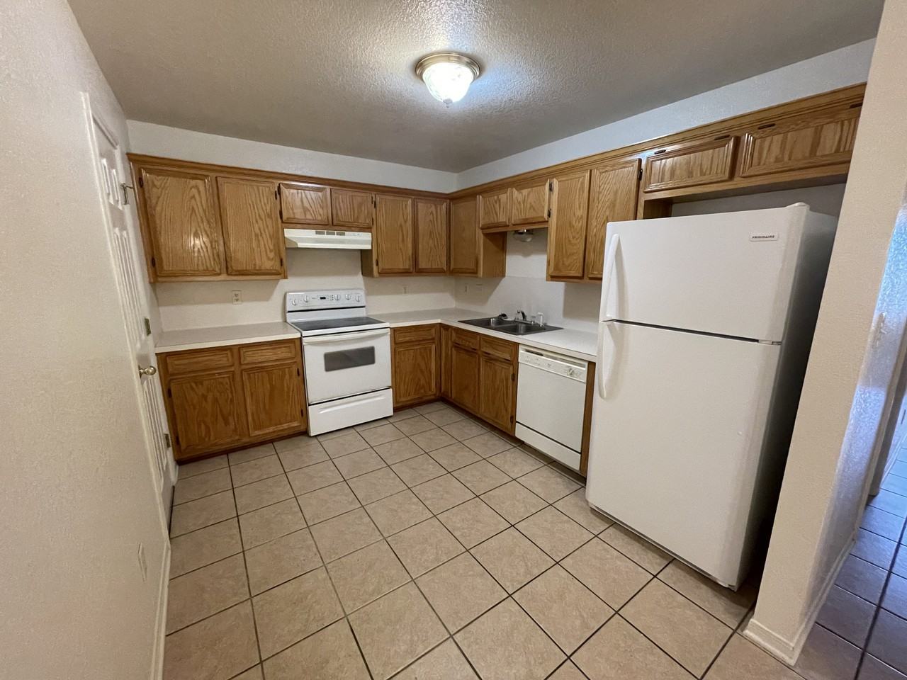 4800 John David Dr - Photo 3 of 13
