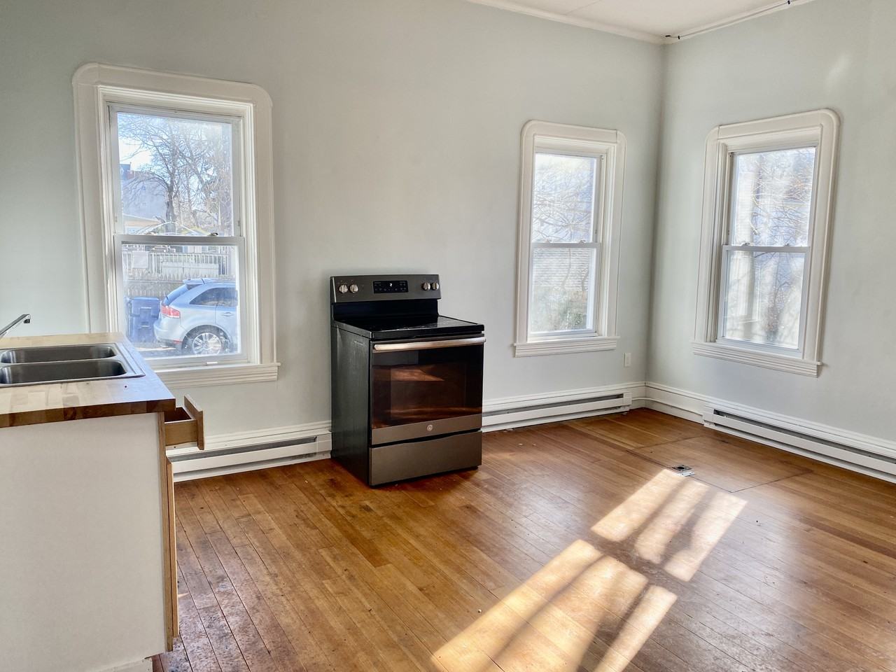 621 2Nd St - Photo 2 of 5