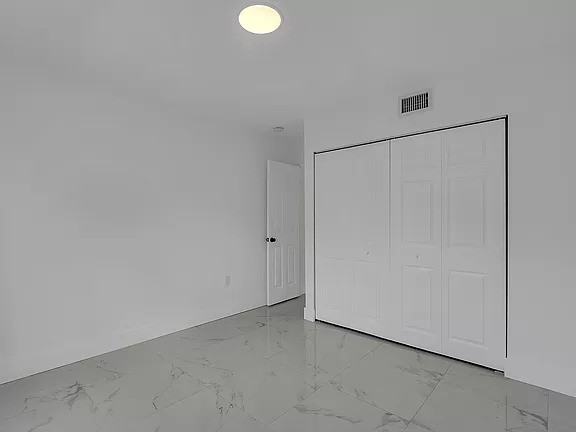 2807 Nw 11th St - Photo 2 of 21