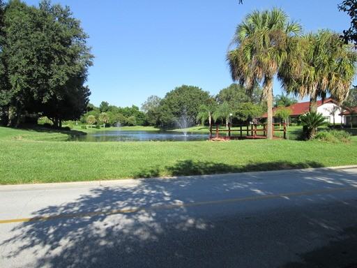 555 Clubhouse Dr - Photo 3 of 16