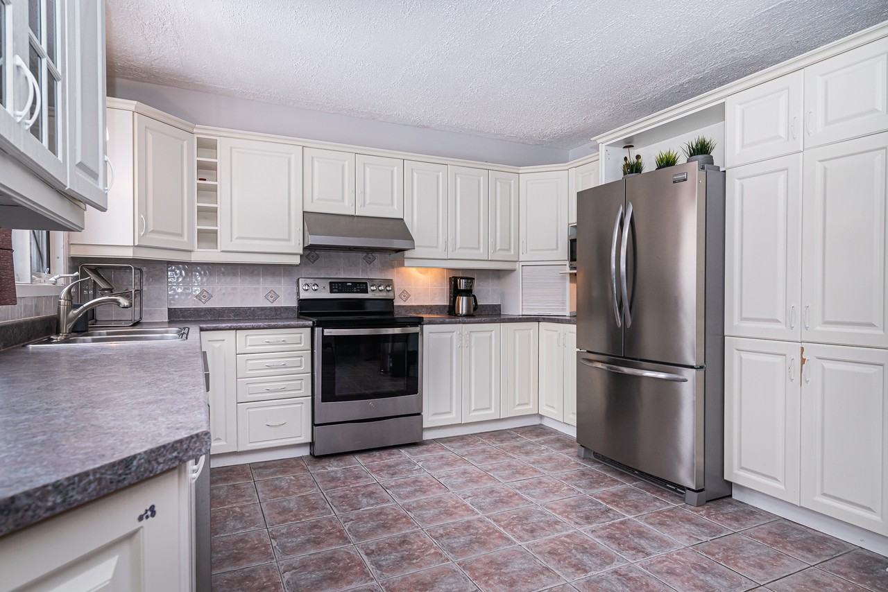 747 Rue de Carignan - Photo 2 of 13