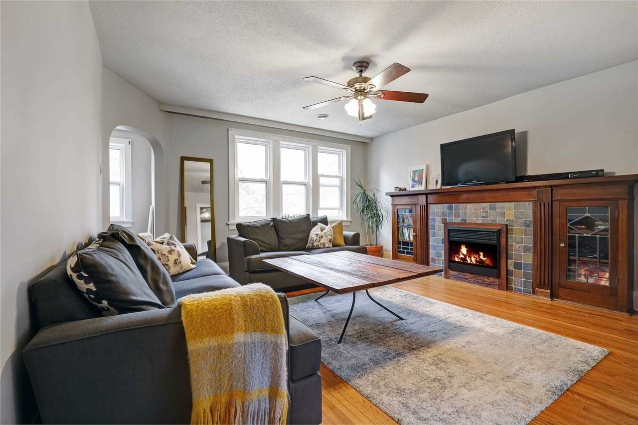 95 Hillsdale Avenue East - Photo 3 of 19