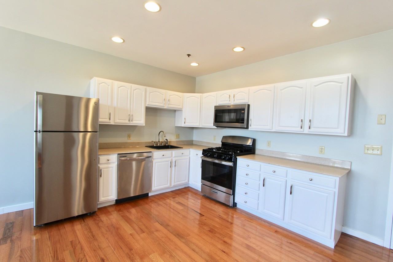 327 Main St #4 - Photo 2 of 5