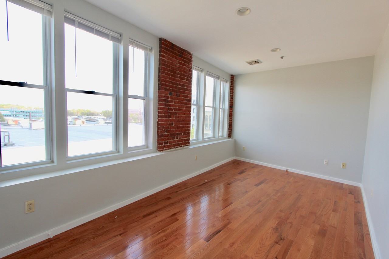 327 Main St #4 - Photo 3 of 5