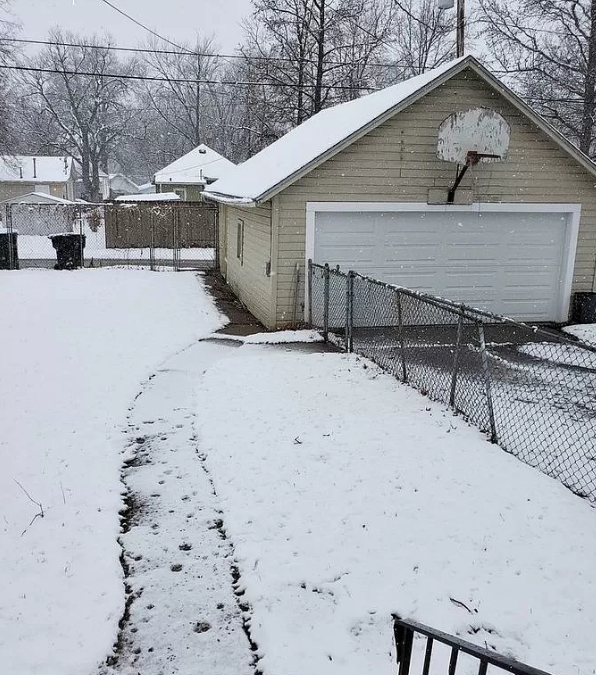 1155 Southwest Wayne Avenue - Photo 2 of 13