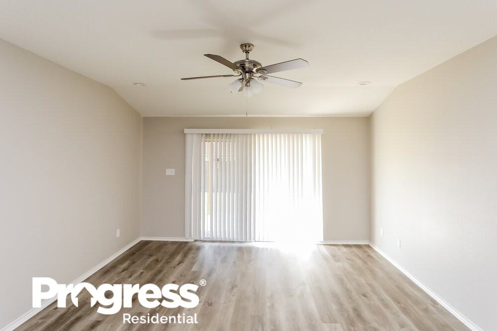 712 Jennie Marie Cir - Photo 3 of 16