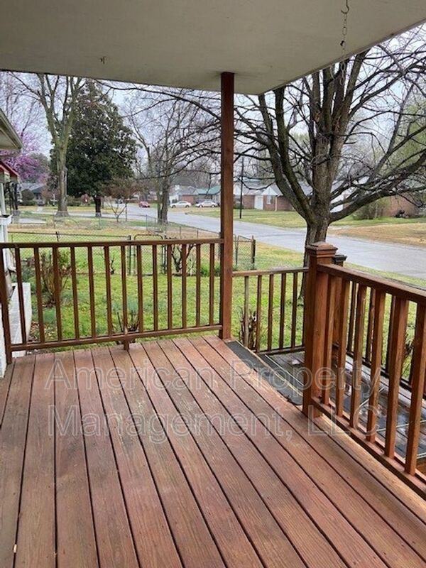 2505 S Quebec Ave - Photo 4 of 37