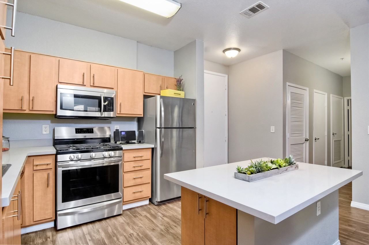 Fifty Twenty-Five - Photo 6 of 50