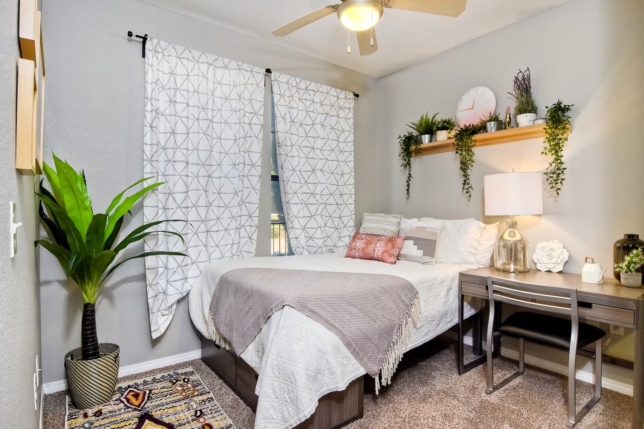 Fifty Twenty-Five - Photo 7 of 50