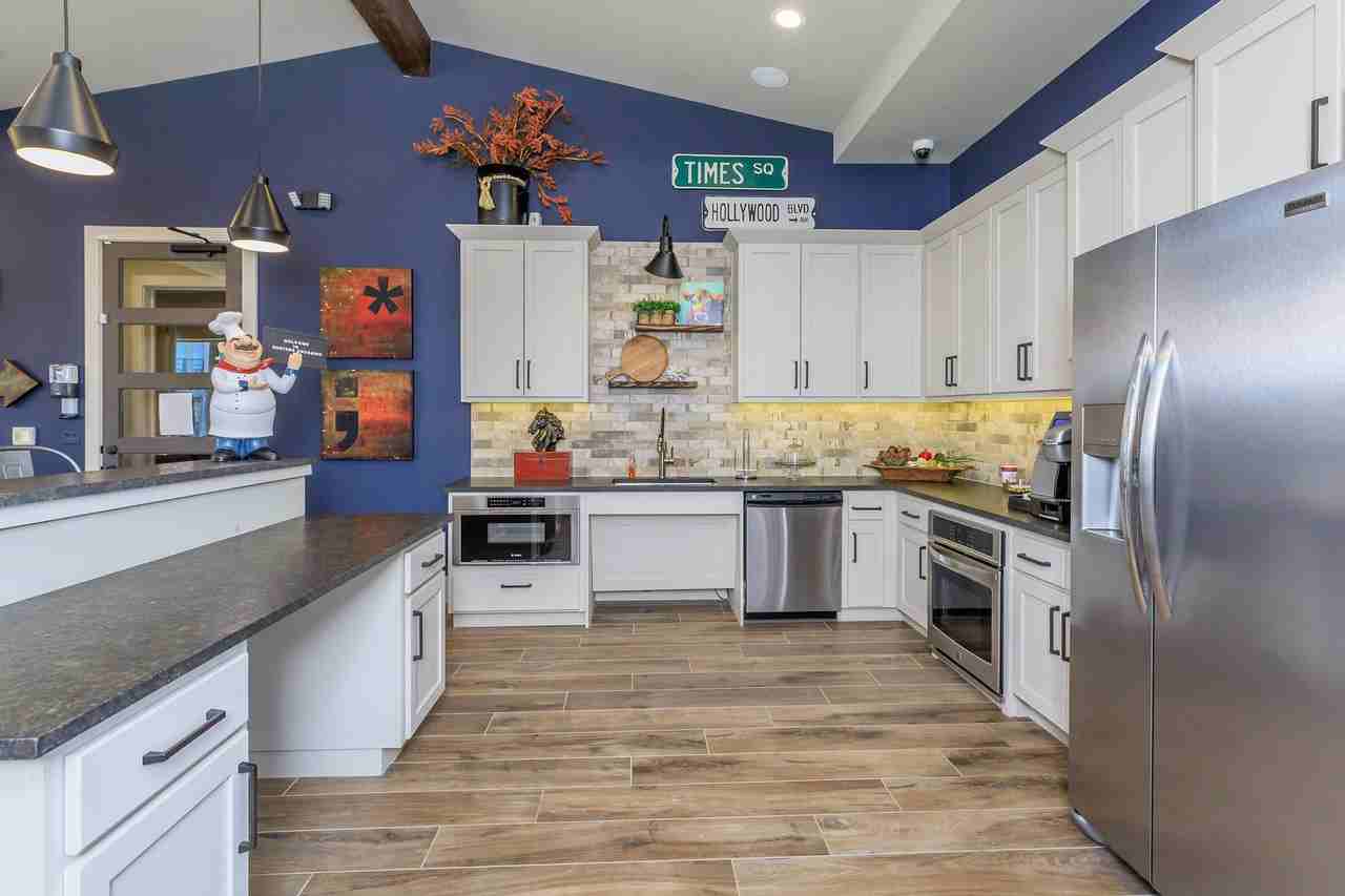 Hunters Crossing - Photo 2 of 43