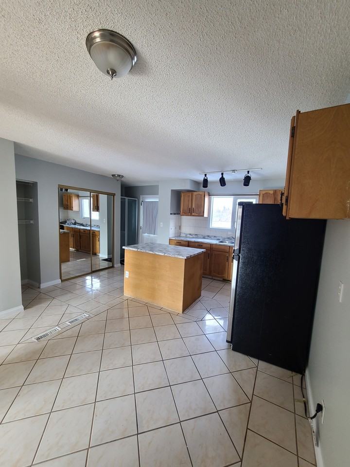 11389 22 Avenue Northwest - Photo 2 of 7