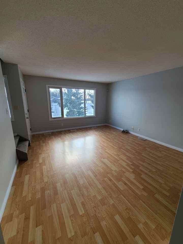 11389 22 Avenue Northwest - Photo 3 of 7