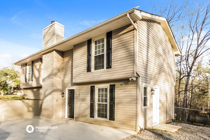 3889 Amsbury Rd - Photo 3 of 12