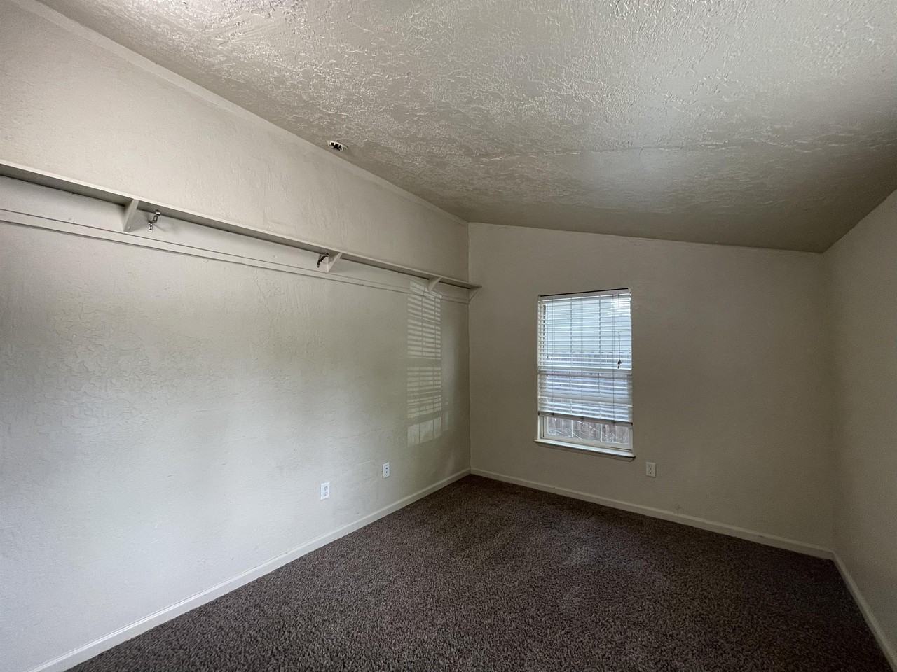 524 W 1st Ave #A - Photo 6 of 14