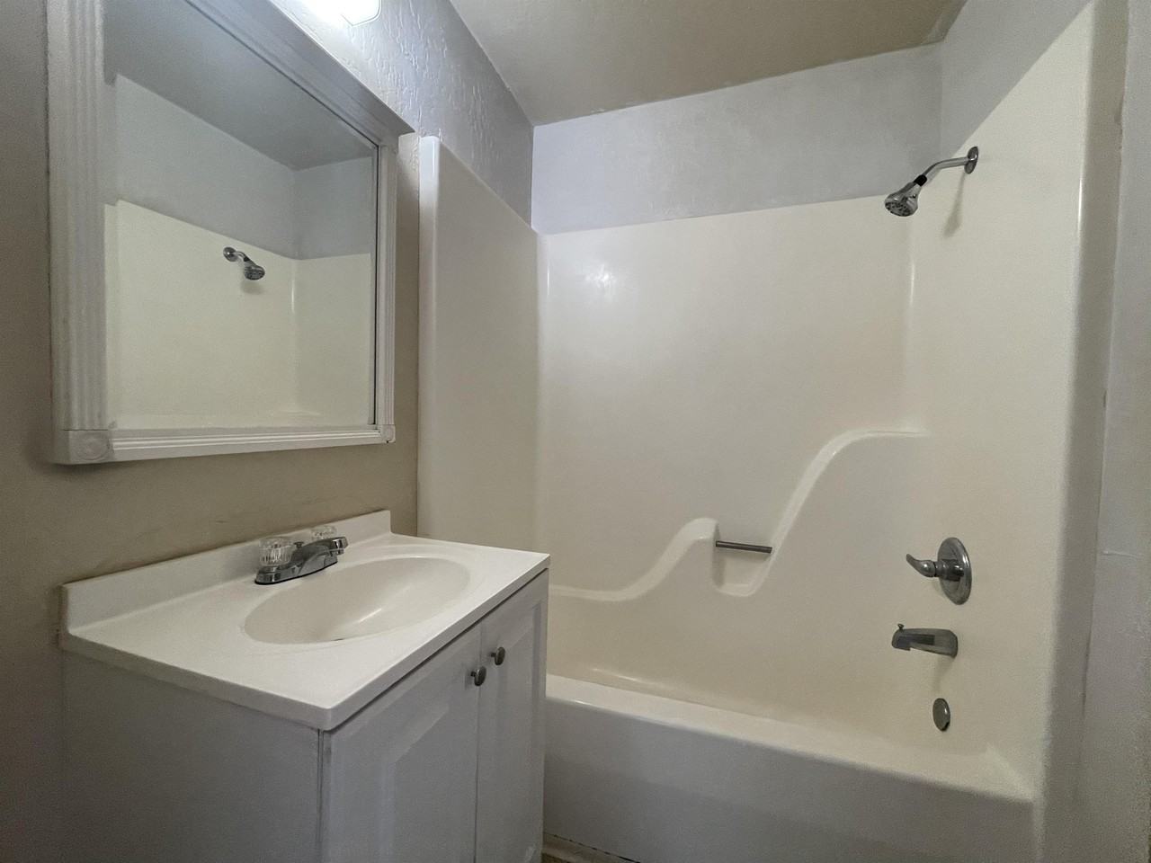 524 W 1st Ave #A - Photo 7 of 14