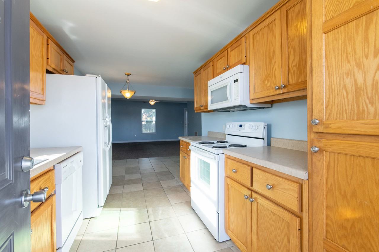 110 War AdmiralUnit 102 - Photo 2 of 11