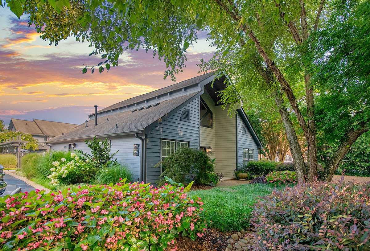 Hamilton Pointe - Photo 2 of 16