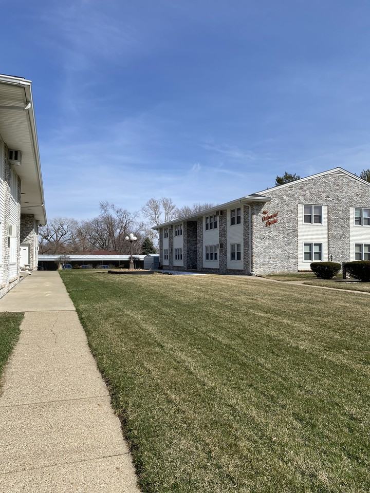 401 Southwest Elm Street - Photo 3 of 17