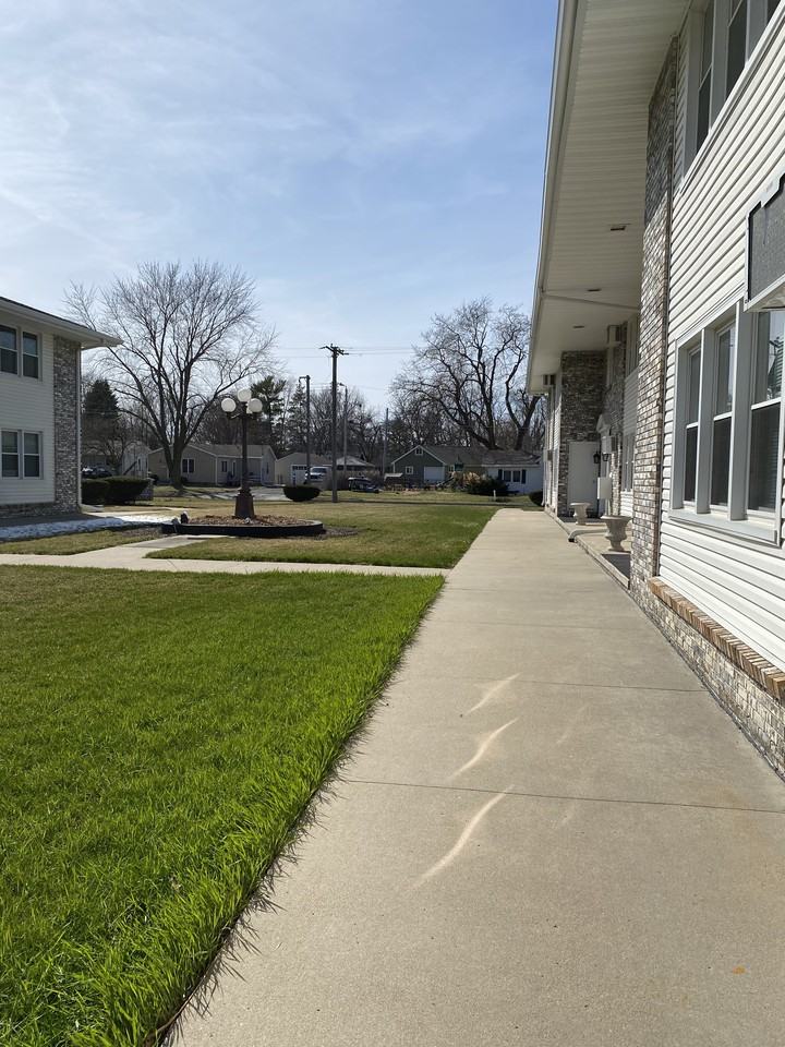 401 Southwest Elm Street - Photo 4 of 17