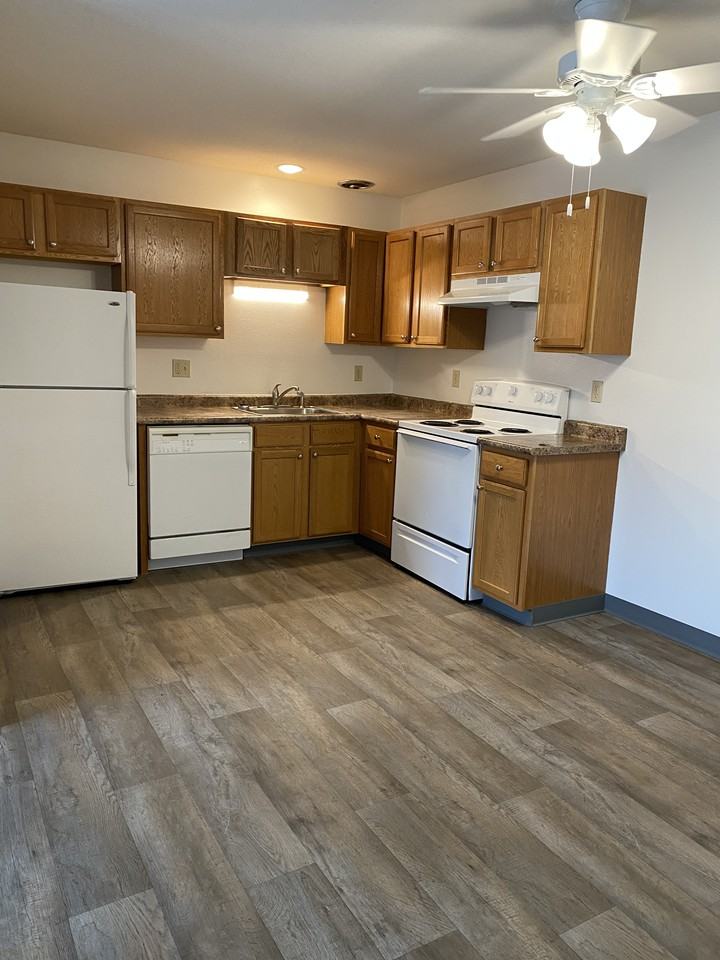 401 Southwest Elm Street - Photo 7 of 17