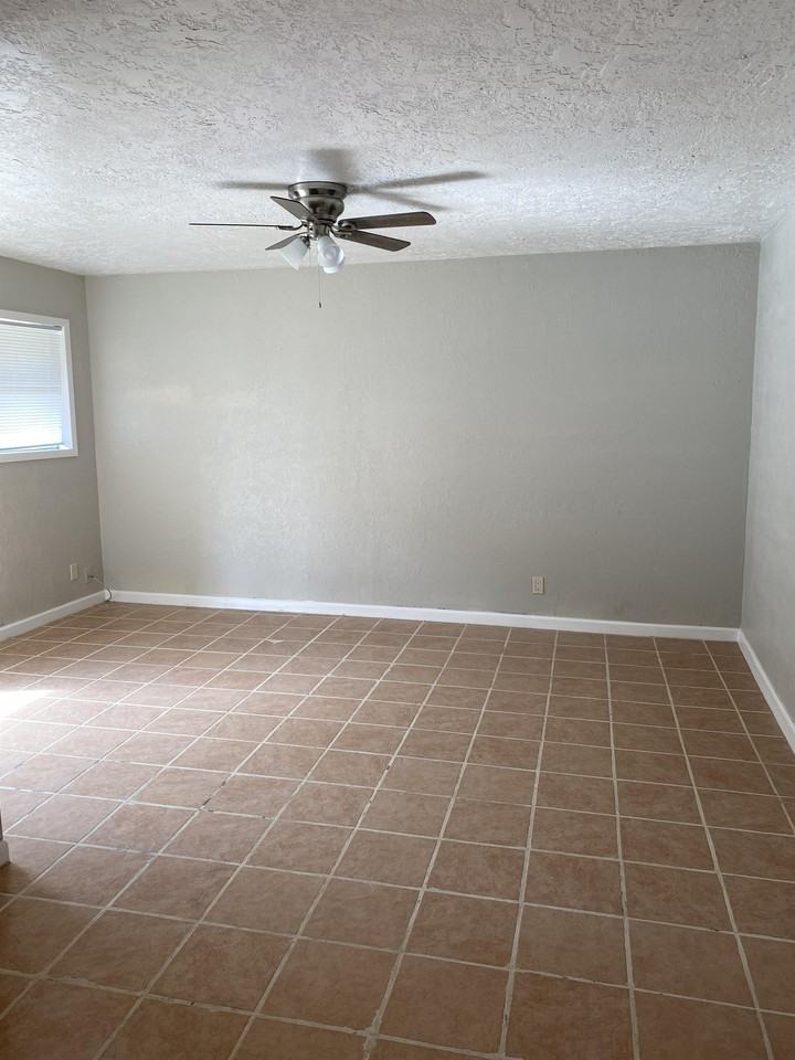 650 West Florida Avenue - 7 #7 - Photo 3 of 5