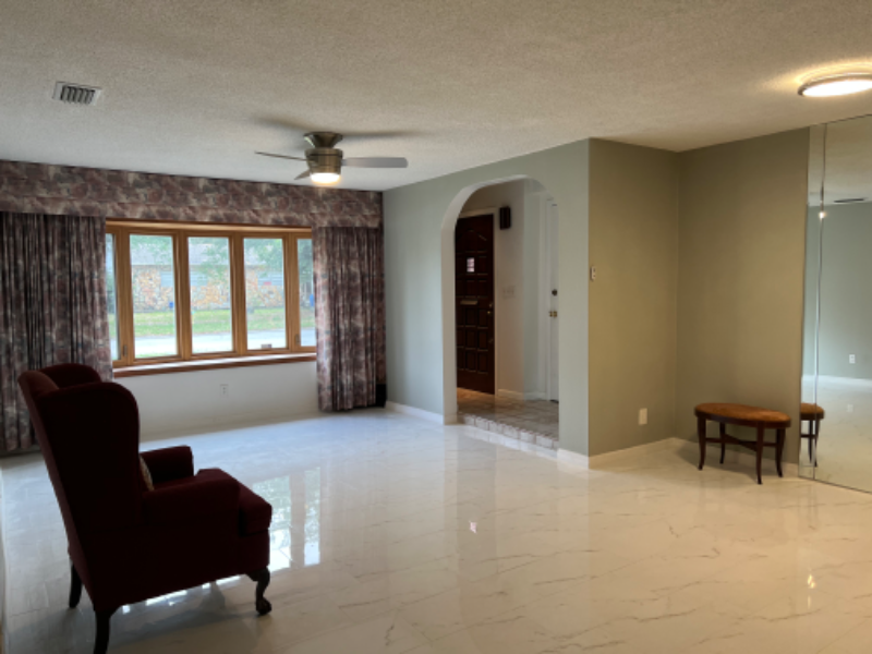 538 85Ave N - Photo 2 of 36