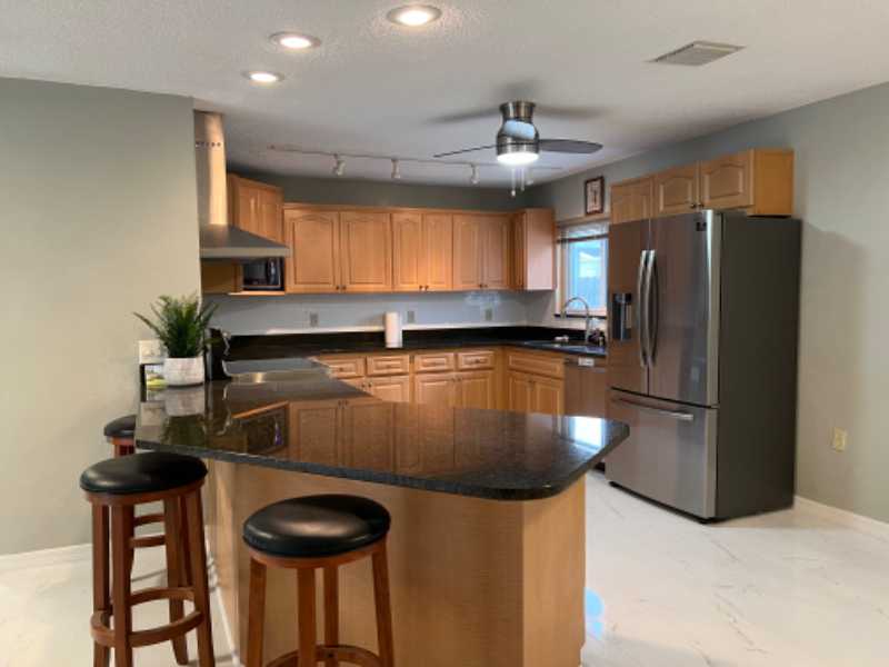 538 85Ave N - Photo 3 of 36