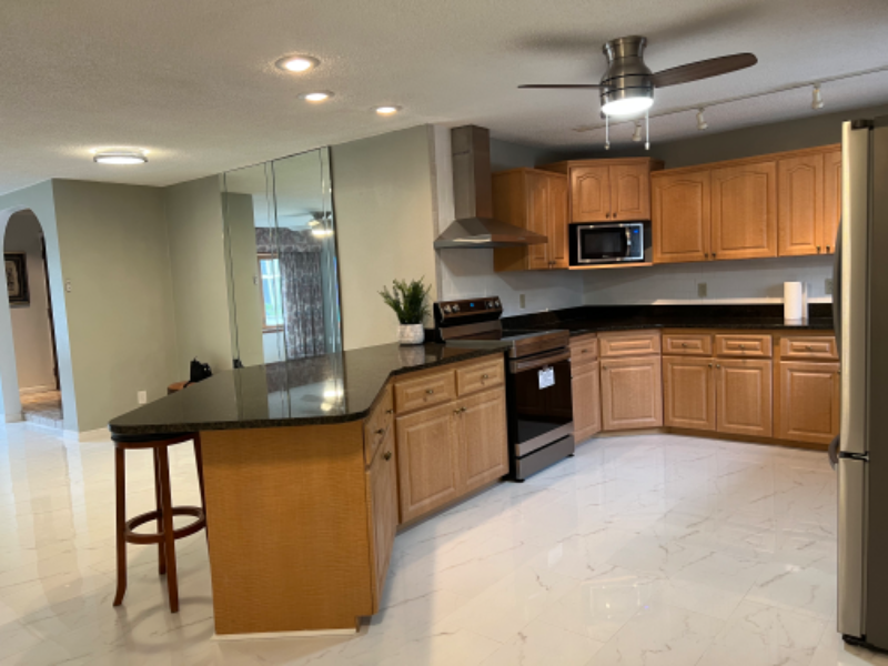 538 85Ave N - Photo 6 of 36