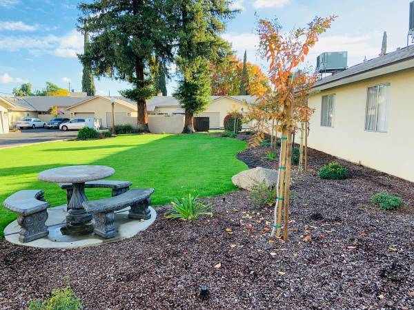 2900 Peach Ave - Photo 2 of 13