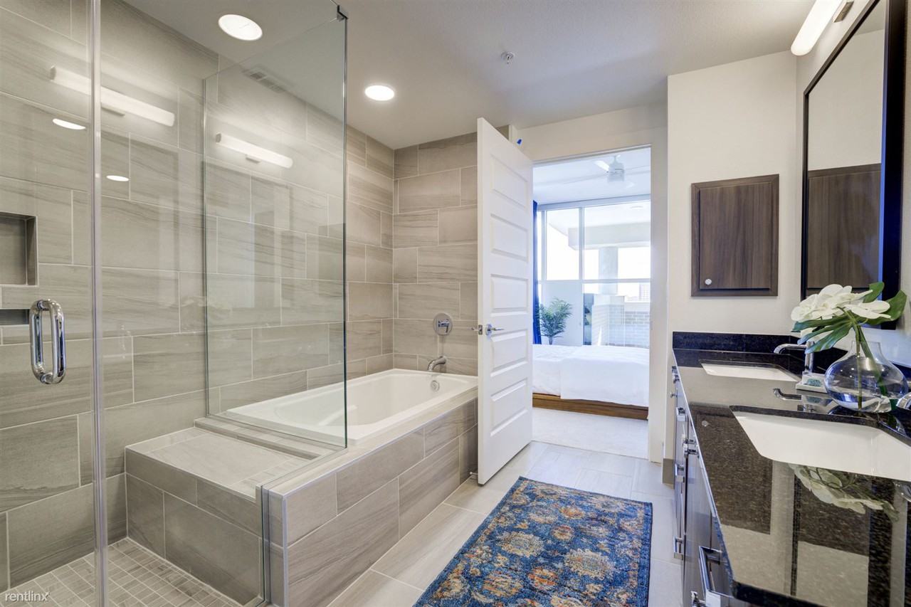 701 E 11th St - Photo 2 of 15