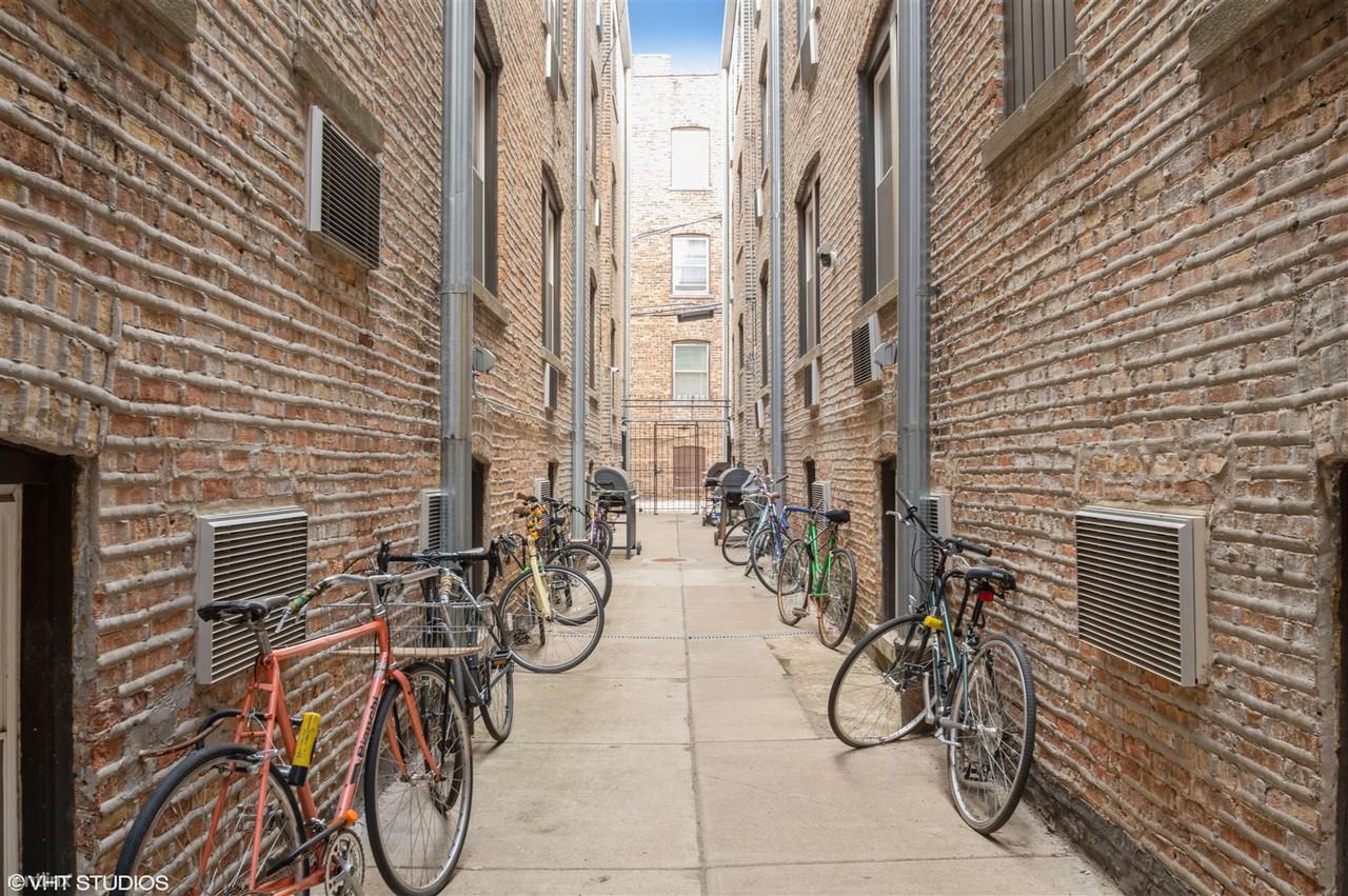 Rockwell Commons-4860-70 Rockwell/2615-25 Ainslie - Photo 3 of 10