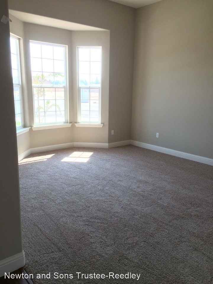 2705 8th Avenue Dr - Photo 3 of 34