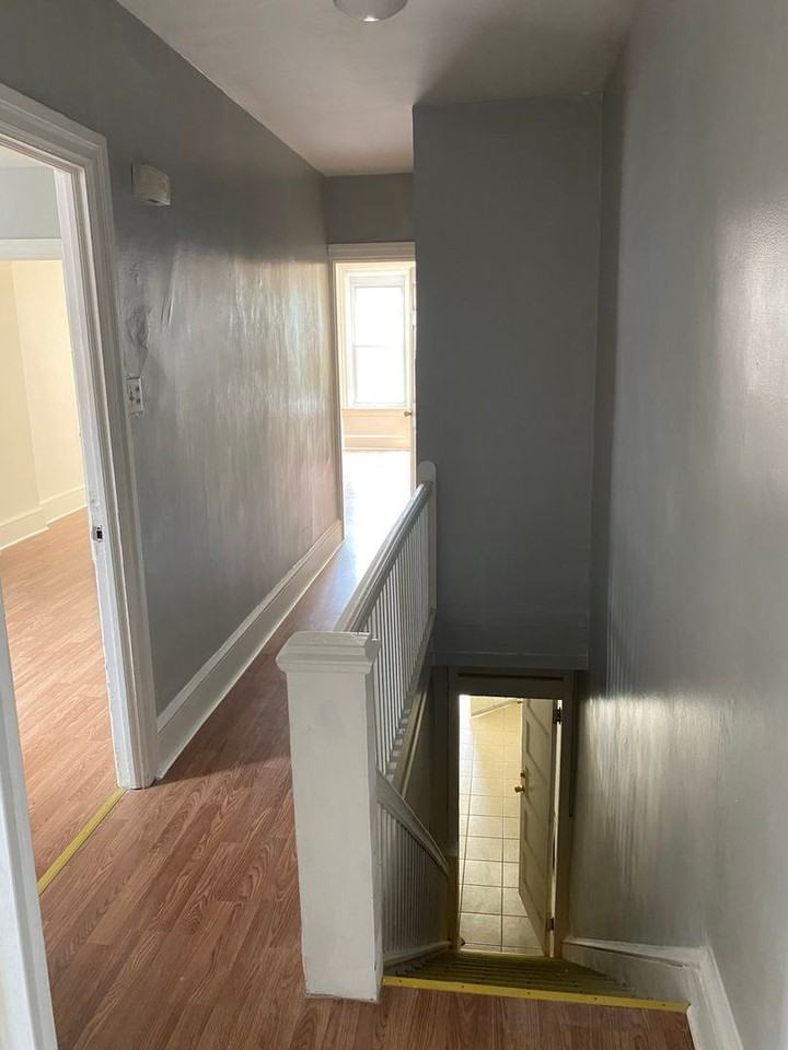 429 1/2 W VINE ST - Photo 3 of 9