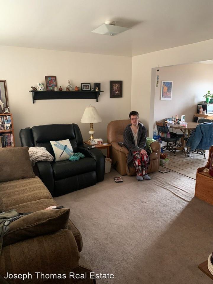 586/588 E 55 N - Photo 2 of 9