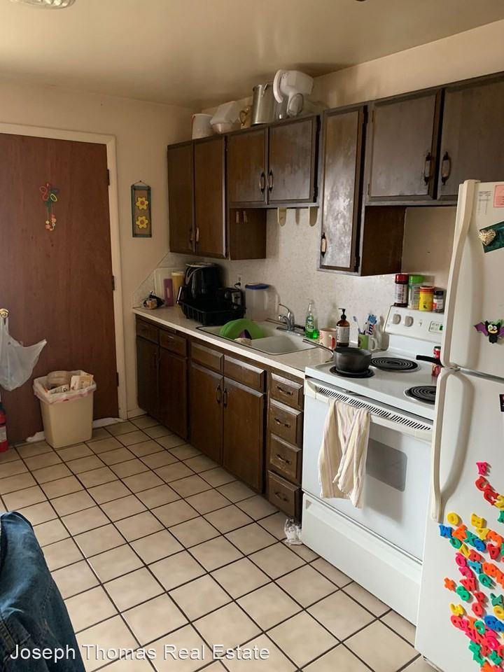 586/588 E 55 N - Photo 3 of 9