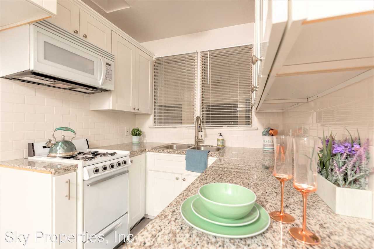 212 S. Reeves Drive - Photo 2 of 22