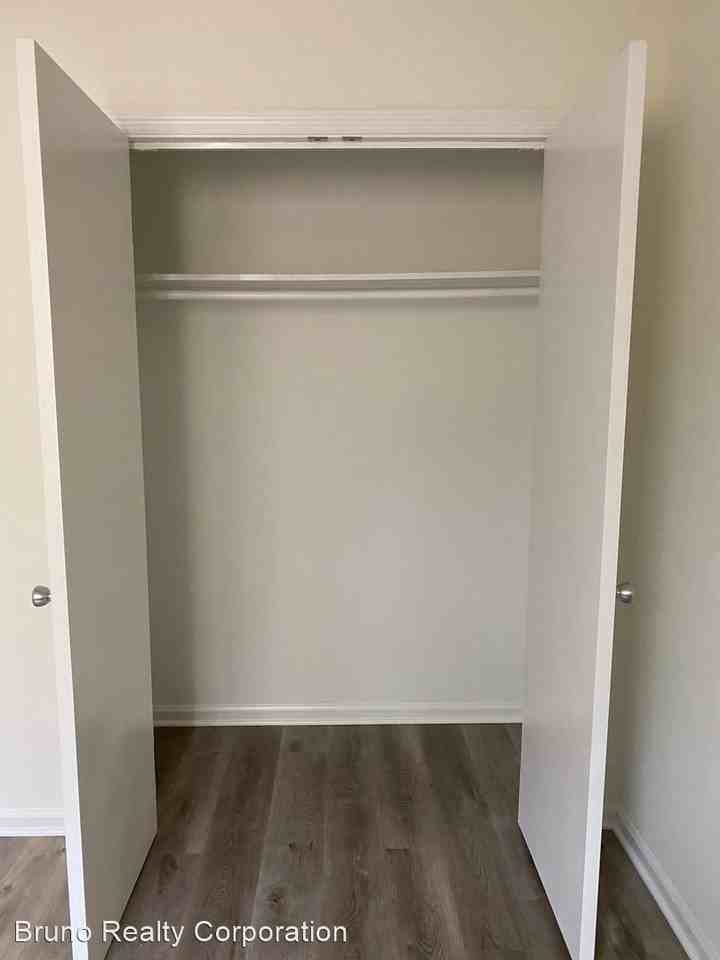 7135 / 7137 Greenway Cove - Photo 2 of 15