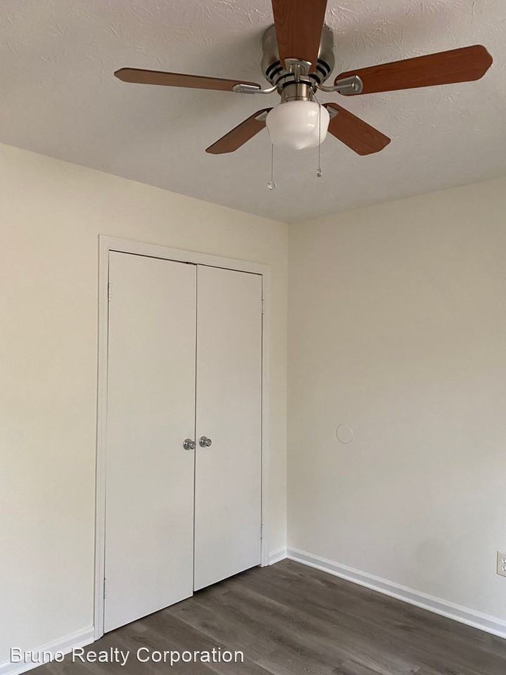 7135 / 7137 Greenway Cove - Photo 3 of 15